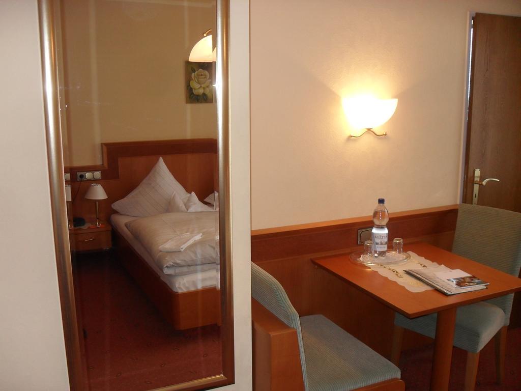 Kröv Hotel Reichsschenke Zum Ritter Gotz "Garni" חדר תמונה